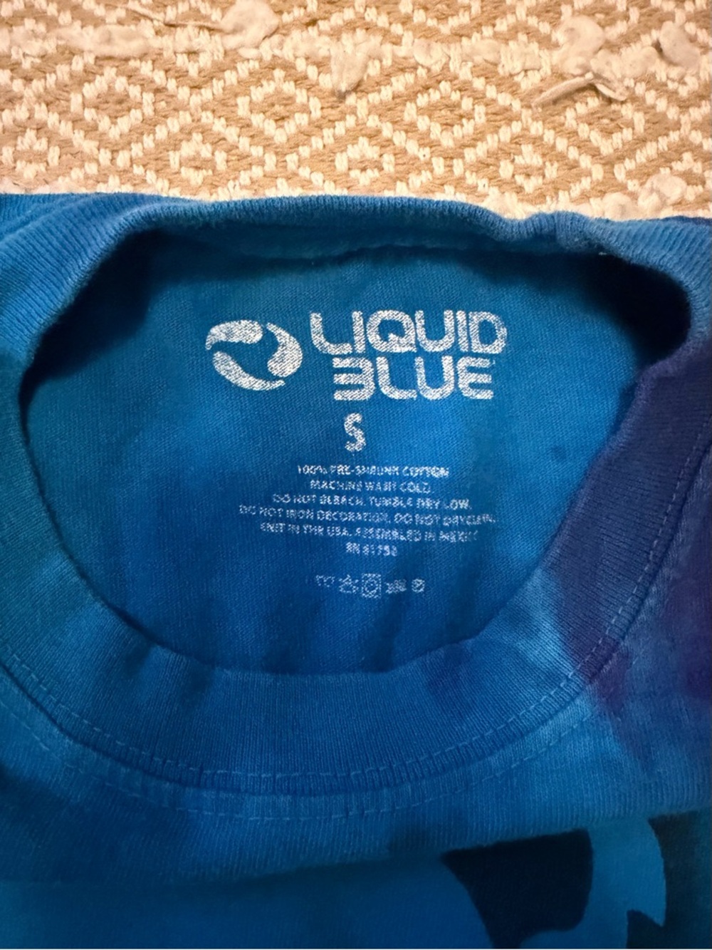 Women’s Blue Tie-Dye Dancing Bear Graphic Tee size small - Picture 3 of 4